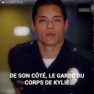 Avec un tendre cliché, la benjamine des Kardashian a présenté son deuxième enfant. Cependant, Kylie Jenner n'aurait jamais pensé que son retour controversé avec le père de ses enfants ternirait ce moment. Des doutes ont ressurgi sur le vrai père de la première fille de Kylie. Abonne-toi pour voir plus de vidéos http://bit.ly/yt-icones | Icônes