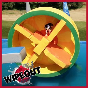 Chaz Hands shows how it's done on The Wheel of Misfortune 👋🎡 | Wipeout