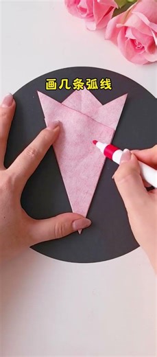 You can cut out beautiful window grilles with just three knives. It’s simple and beautiful. Hand