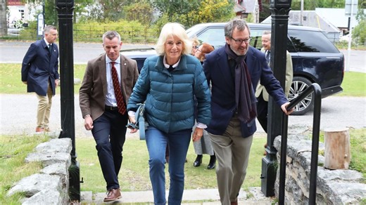 Queen Camilla's Secret to a Timeless Look: The Jeans That Keep Her Stylish for the Ages at the Festival for the Third Time – Archyde