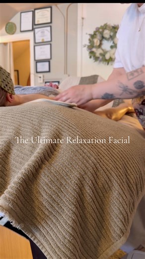 Your skin is calling, it said it wants a facial! 﫧 The Ultimate Relaxation Facial is truly what it sounds like—all the skin-loving benefits of a traditional facial with lots of aromatherapy and massage‍♀️ If you’ve been needing a de-stress session, this is your sign! (Your nervous system will thank you) #rochestermichigan #facialspa #cleanbeauty #relaxingfacial #massage | Eclectic Beauty Esthetics | Facebook