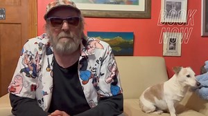 Be sure not to miss ANTON GOOSEN Live on stage at Silverstar Barnyard – Sun, 25 Aug @ 2pm. BOOK NOW: https://bit.ly/3WRx5Sj “Kom saam die Liedjieboer op 'n reis deur al hierdie jare se treffers van en hoor van die stories rondom die liedjies. Illimar Neitz vergesel Anton met sy sielvolle ghitaarspel om verdere kleur aan die onvergeetlike vertoning te gee. Anton het deur die jare telkens saam opkomende kunstenaars gewerk en gehelp om hulle talent na vore te bring. Hierdie keer kry Takhaar die gel