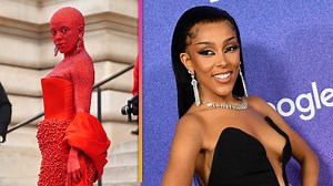 Doja Cat GLUES 30,000 BLOOD-RED CRYSTALS to Her Body! - The Global Herald
