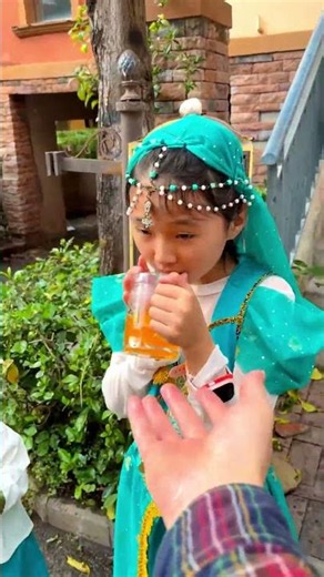 Only cute little brothers share drinks! Tang San #Xiaowu #Tangwutong #India #SquidGame