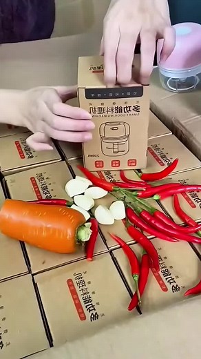 Wireless food processor rechar #chopper #minichopper #foodprocessor #wirelessfoodchopper #fyp #foryourpage #everyone