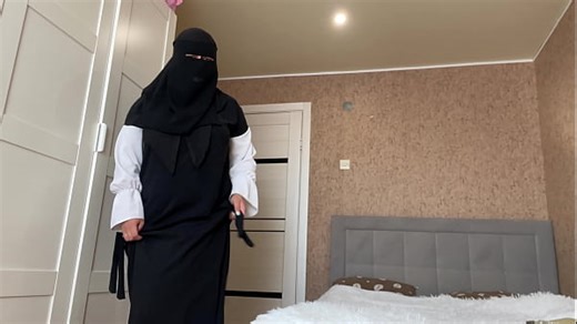 Arab milf in hijab with big tits
