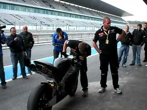 Tom Sykes on the 2009 R1 at Portimao