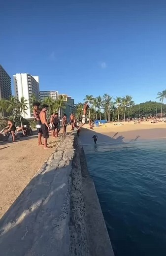 We Launching 💣🏈💦 #manubombs #hawaii #viral #foryou #manulauncher #ballpop #fyp #ballpopmanuchallenge