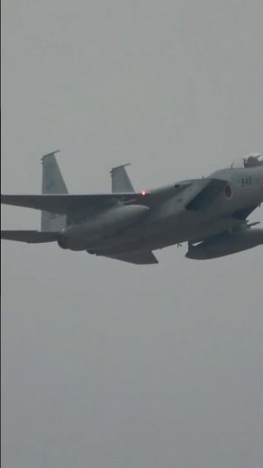 【音量UP推奨】イーグルサウンド！フルアフターバーナーで突っ込んでくるF-15戦闘機 F100エンジンの咆哮