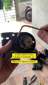 250K views · 1.3K reactions |  How To Open a Lock  Como Abrir Una Chapa Candado  . #key #locksmith #LOCK #keychain #cerraduras | Cerrajeros Master Locks | Facebook