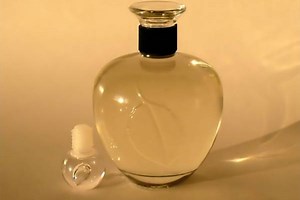 Making Cinnamon Perfume