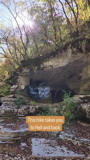 Tag your friends!! 🥾 (Info 👇) This hike was a happy little thing to stumble upon when we were in Mountain View, Arkansas a couple weeks ago! Incredible rock formations and super cool caves made by natural limestone. It's also said to be the only known place in the world where you can see albinistic cave crayfish. 👀 The hike takes you along a beautiful creek bed once you get down to it, but it starts with a little slipping and sliding down a hill. And don't miss the turn to go down to the cree
