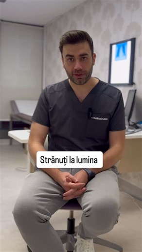 Marius Sava on Instagram: "Acel strănut care apare când ieși la lumină nu e o coincidență. E un reflex neurologic real. Se numește reflex fotosternut. La unele persoane, nervul optic, stimulat brusc de lumină puternică, „încurcă” semnalul cu nervul trigemen — cel responsabil de strănut. Creierul interpretează lumina ca pe un iritant nazal și declanșează reflexul de strănut. Nu are legătură cu alergiile și nu e o problemă medicală. Apare la aproximativ 20–30% din populație și este moștenit geneti