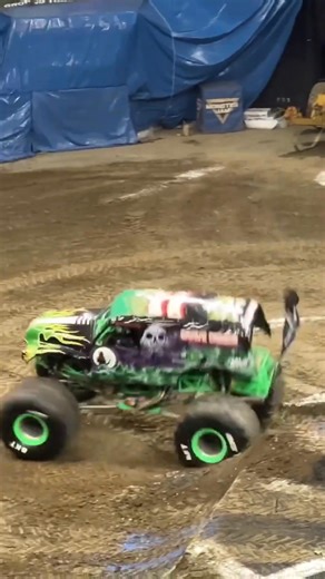 25 reactions | Grave Digger Two Wheel Crash! - #gravediggermonstertruck #gravedigger #crash #monster #monsterjam | Off Road Rumble | Facebook