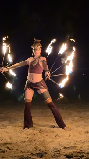 Pyrodanza | Fire fans firedance by @asundanceflowart #pyrodanza #fireshow #firedancer #firefans #firedancing | Instagram