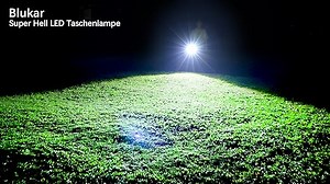 Blukar LED Taschenlampe Aufladbar, Superhelle Zoombare Mini Torch mit 4 Lichtmodi und Langer Betriebsdauer, Wasserdichte Taktische Handlampe für Camping, Wandern, Outdoor, Notfäll