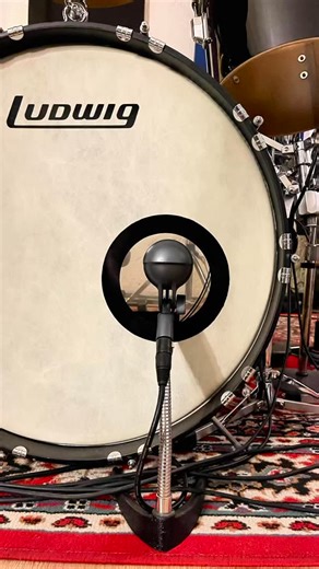 17 Estudio on Instagram: "Tu siguiente gran proyecto empieza en 17 Estudio. Un vistazo rápido a nuestras instalaciones. Es el espacio ideal para trabajar cómodo y asegurar la calidad profesional que tu música necesita. Estamos listos para recibirte. Agenda tu sesión de grabación, mezcla o masterización hoy mismo. 📲 Agenda tu cita aquí: 686 182 7887 ¡Te esperamos! #EstudioDeGrabación #ProducciónMusical #Mexicali #17Estudio #agendatucita"