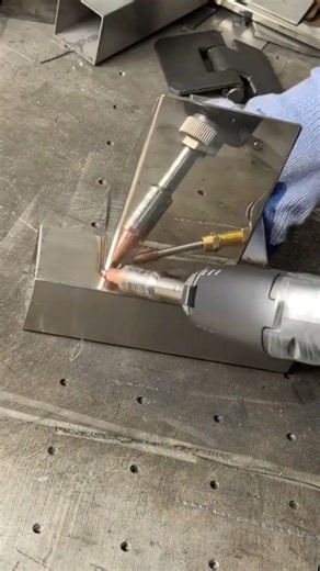 Welding #HandheldLaserWeldingMachine #ZincWelding#Guardrail welding#wrought iron gate