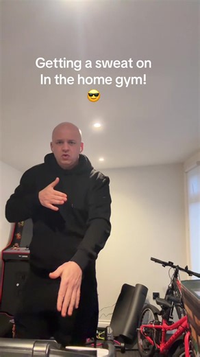 Working out to some tunes #exercise #tunes #fyp