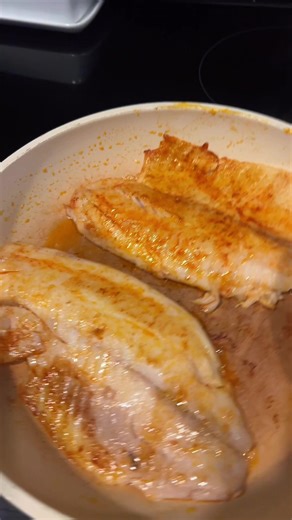 First time cooking fish filet and not bad for my first time. Needed a bit more seasoning but still delicious 🤤 #weightlossjourney#lunchtime#thilapia