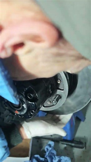 Noise from Dual Mode Automatic Locking Hub hzj79 2001.