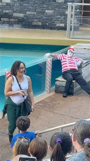 No means no 😅 Tom the mime SeaWorld #seaworldmime #viral #funny #comedy #tomthemime #seaworld
