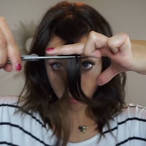 3.6M views · 2.1K shares | She cuts her bangs to look like Zooey Deschanel  By @biancagover IG: https://bit.ly/2NAPIXX | Outfit Anatomy | Facebook