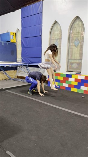 frog jump #helpmemakethismakesense #tricking #amnewbutnottheleast #flip #trampoline #freerunning