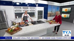 28K views · 116 reactions | RECETTE | Hugo chef Zeste nous inspire encore cette semaine avec une cuisine aux saveurs méditerranéennes! Au menu aujourd'hui : effiloché de viande, pois chiches, fromage Halloom, vinaigrette crémeuse... MIAM  Pour tous les détails de la recette : https://www.salutbonjour.ca/2021/02/27/effiloche-de-shawarma-et-pois-chiches-rotis-sur-halloom-poele-vinaigrette-cremeuse-a-la-menthe-et-a-la-coriandre | Salut Bonjour | Facebook