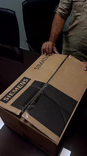 Automatización Industrial SA de CV on Instagram: "La SIMATIC IPC MC-57A de Siemens es una computadora industrial portátil pensada para programación, puesta en marcha, diagnóstico y mantenimiento de sistemas SIMATIC. Cuenta con pantalla Full HD de 15.6” antirreflejo, ideal para trabajar cómodamente con TIA Portal, además de interfaces industriales como Ethernet, PROFIBUS y puertos USB de alta velocidad para conexión directa a PLC y redes industriales. Integra funciones de seguridad como TPM y aut