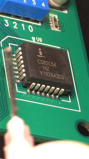 Removing a Classic! CS82C54 Timer Chip Desoldering 🛠️