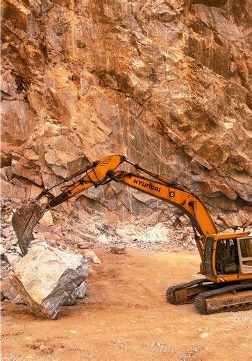 🚜 Just a glimpse! Full marble loading video on MarbleLoadingZone – link in bio! ✨ #shorts #ytshorts #marble #excavator #heavymachines