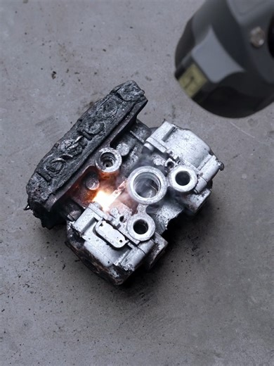 Before & after 🔥 What do you think of this clean? #Xlaserlab #XlaserlabQ1 #lasercleaning #rustremoval #satisfying #asmr