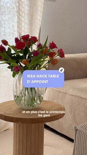 DIY table d’appoint | IKEA hack pour ~50€ Materiel • Cache pot 15cm • IKEA NYPON • 5,99€ • Tablette pour accoudoir en bambou • IKEA RÖDEBY • 14,99€ • Plateau en sapin brut 40x40x2,8cm • Leroy Merlin • 26,90€ (plateau épais) • Alternative moins chère : Plateau tournant 39cm • IKEA SNUDDA • 12,99€ (plateau fin) • Marc de café porté à ébullition dans de l’eau pendant 10 min, pour foncer le bois • Colle tous matériaux Tout Fixer • Axton Leroy Merlin • 8,50€ • Vernis spray transparent • Action • 2,99