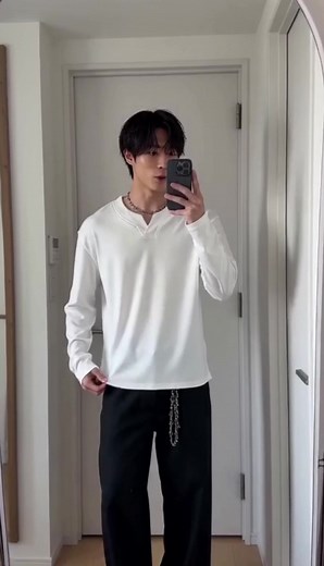 メンズVネックインナー＆長袖Tシャツ 春コーデ