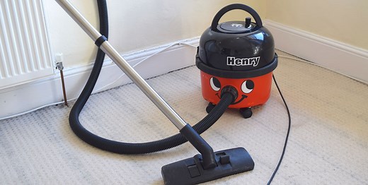How to Empty a Henry Vacuum Cleaner