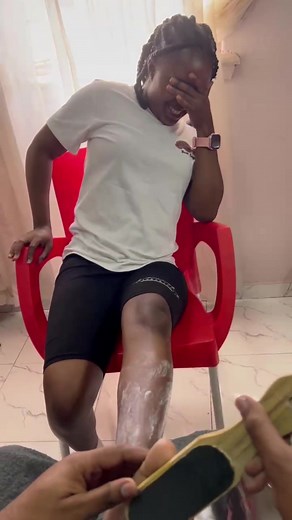 Try to do a pedicure on a ticklish customer. #pedicure #comedyvideo #beginnernailtech #tutorial #nailtech