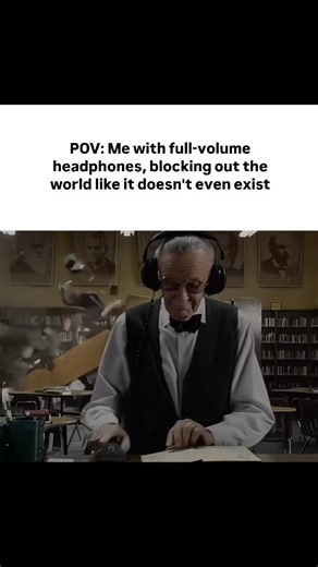 厶口丁口 on Instagram: "'𝗙𝗢𝗟𝗟𝗢𝗪' 𝘁𝗼 𝗝𝗼𝗶𝗻 𝗧𝗵𝗲 𝟭% 𝗖𝗼𝗺𝗺𝘂𝗻𝗶𝘁𝘆!日本のサッカー研究では、選手の動きや試合中のエネルギーの使い方がどのようにパフォーマンスを左右するのか詳しく分析されています。特に注目されているのは、選手が走るたびに生まれる「微細な動力」です。スプリント、方向転換、ボールコントロールなど、すべての動作には筋肉の力だけでなく、体重移動による小さなエネルギーの変化が存在します。日本のトレーニング施設では、この微細なエネルギーを高精度センサーで測定し、選手ごとのデータを収集しています。走行速度、加速、減速、心拍、そしてボールに触れた瞬間の圧力まで記録され、AI がその情報を分析します。これにより、選手は自分の弱点を正確に知り、より効率的な動きを習得できます。たとえば、ドリブル中のほんの数ミリの重心のずれが相手に奪われる原因になることもわかっています。逆に、足首の角度を 3 度変えるだけで、シュートの弾道が大きく安定するというデータもあります。日本代表チームや Jリーグのクラブは、こうし