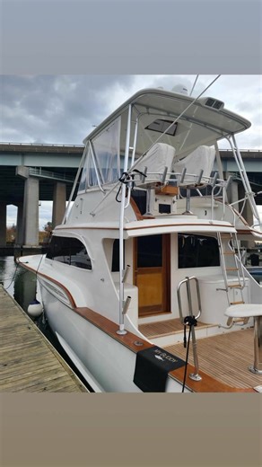 🔥 1990 Buddy Davis 47 – Tournament Proven Weapon | Twin Detroit Series 60s 🔥 $275,000 US – If you know Buddy Davis boats… you already know. This 47’ is an absolute standout — meticulously maintained, tournament-winning, and powered by Series 60 Detroits with a legendary reputation. This is the one serious buyers wait for. 💥 Highlights: • Twin Detroit Diesel Series 60s – 825HP (2800 hrs) • Westerbeke generator, only 380 hrs • Simrad open-array radar • Autopilot • GPS • KVH TracVision satellite