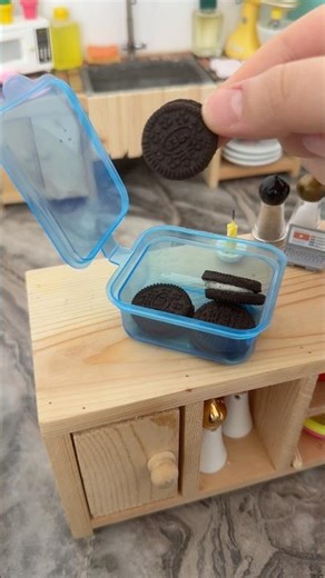 Opening the World’s Smallest Oreo! 🍪✨ #miniature #food #bakery