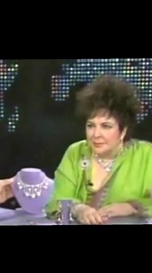 Elizabeth Taylor sharing her love for jewelry on Larry King Live in 2003 her wit and Larry’s charm make for the best TV! ✨💎 #ElizabethTaylor #larrykinglive #hollywood #jewelry #fashion #oldhollywood #vintage #stars #classichollywood #didyouknow #moviescenes #starlegendstories #reelsinstagram #fashionjewellery #famous #gems #realdiamonds #comedy #larryking #elizabethtayloredit #vintagejewelry #didyouknow #factsoflife #bestcomedy #comedyshow #comedyvideo #oldhollywoodglamour #diamonds #ruby #beau