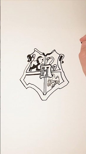 How To Draw The Hogwarts Crest from Harry Potter 🎨⚡📖 #harrypotter #drawing #howgarts