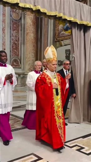 The First Steps of the Holy Mass | Pope Leo XIV | Vatican