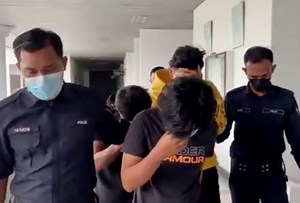 Rogol berkumpulan gadis di lapangan terbang, empat rakan didakwa