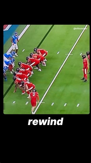 This Belongs in the Trick Play Hall of Fame 📼 “Trick plays are part of football history. From flea flickers to fake punts, double passes to Statue of Liberty plays — the game has always had a little room for chaos. And this one deserves a spot right in that hall of fame. #NFLThrowback #TrickPlay #NFLHighlights #ChaosFootball #ThrowbackFootball #LegendaryPlays | NFL Outsider