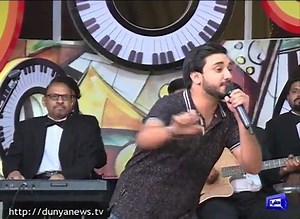 DJ sings Gaddi Tu Manga Dey Watch more: https://dunyanews.tv/mr | Mazaq Raat