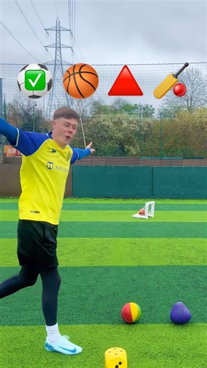 Dice = Juggle & Shoot ⚽️🎲❓ #football #soccer #challenge #bnf #footballfreestyle | Ben Nuttall