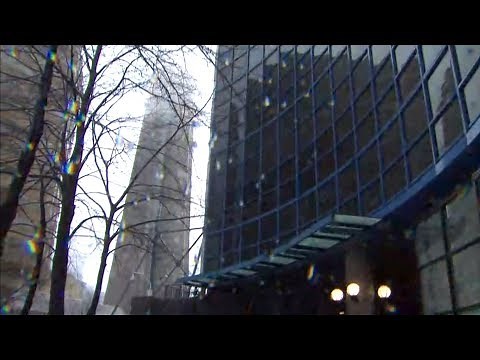 Large chunks of ice fall from CN Tower