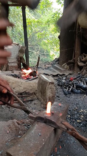 Blacksmith work short video #craftsmanship #medievalblacksmith #10millionview # #americe