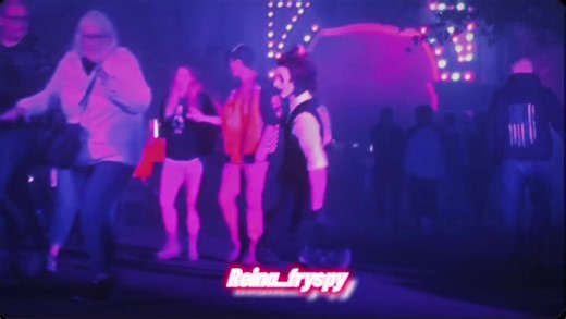 Idk why I put fry falling… #fyp #viral #xyzbca #blowthisup #zecrashpad ||@fryboy @Elliot @itzarcher @noahtrhode||